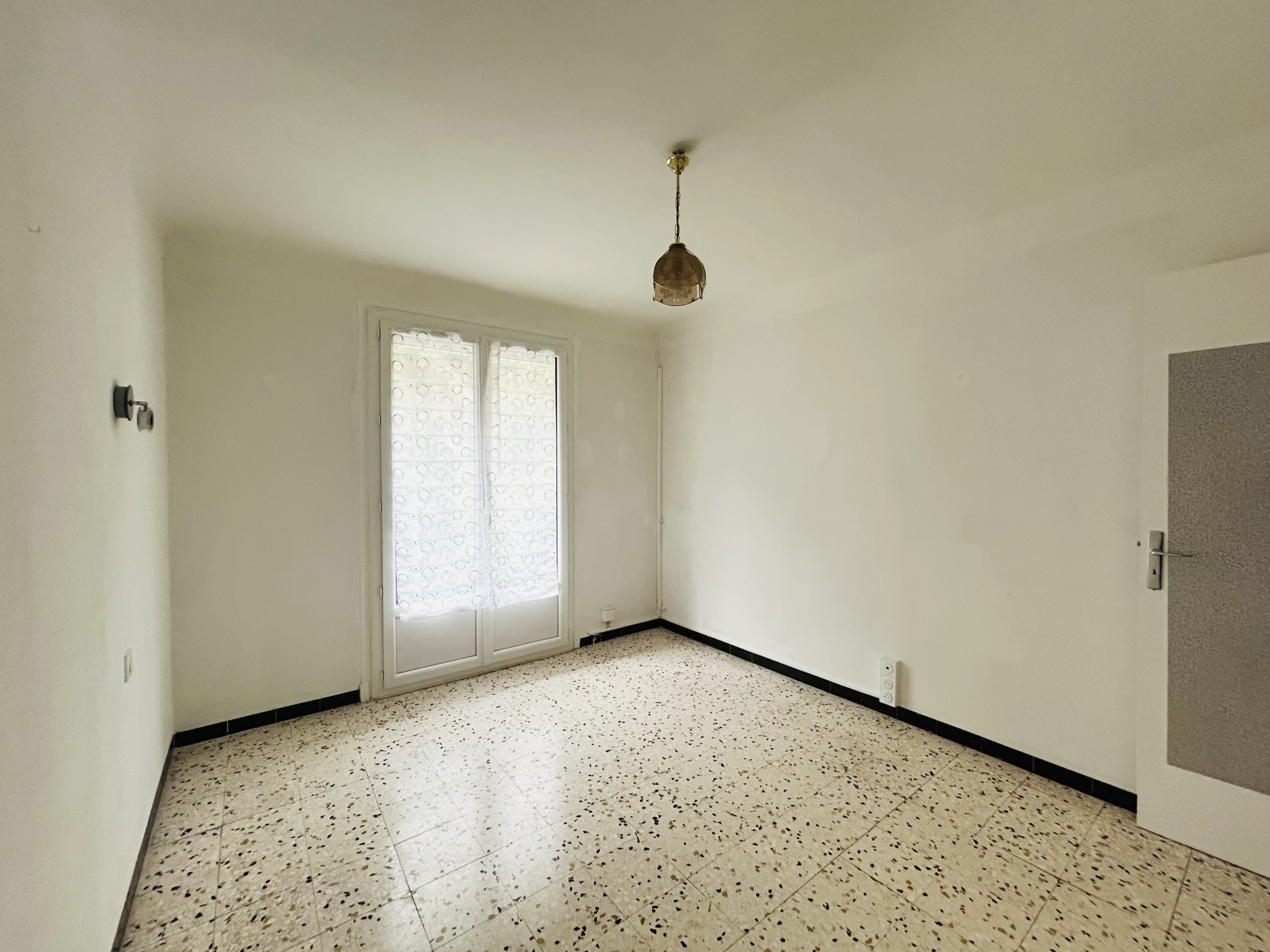 Chambre 1 avec accès balcon